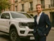 un Ford Ranger PHEV model 2025 de couleur banche dans Paris